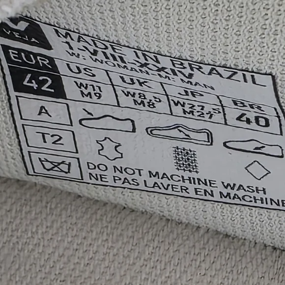 Veja V-10 Sneakers - Picture 9 of 13